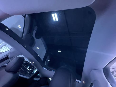 Used 2024 Tesla Model Y Long Range image 41