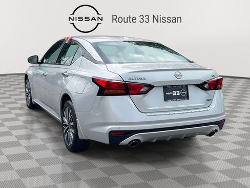 Used 2023 Nissan Altima 2.5 SV w/ SV Premium Package AWD/4WD image 4