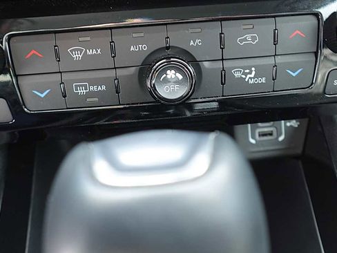 Used 2022 Jeep Compass Limited image 21