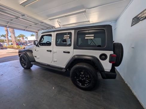Used 2022 Jeep Wrangler Unlimited Sport image 11