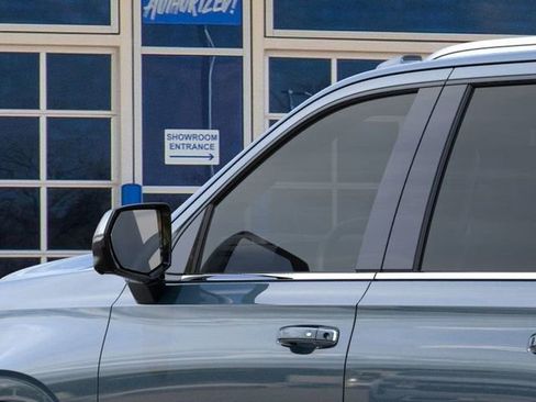 New 2025 Chevrolet Suburban Premier image 12