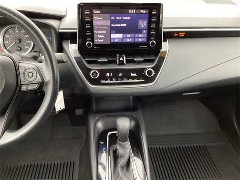 Used 2021 Toyota Corolla LE image 11