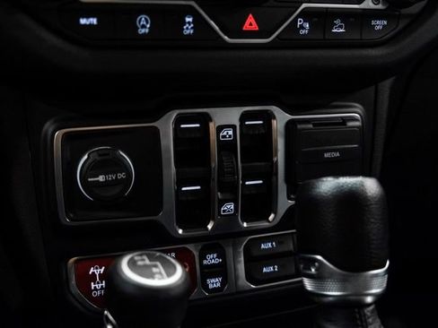Used 2024 Jeep Wrangler Unlimited Rubicon w/ Technology Group AWD/4WD image 71
