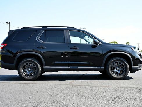 Used 2024 Honda Pilot TrailSport image 8