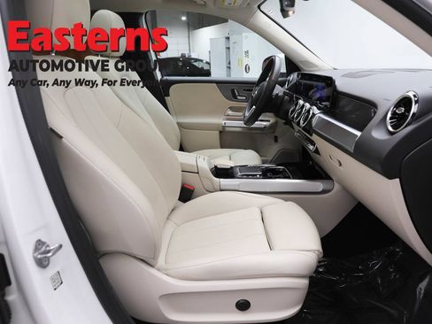 Used 2021 Mercedes-Benz GLB 250 4MATIC w/ Premium Package image 24