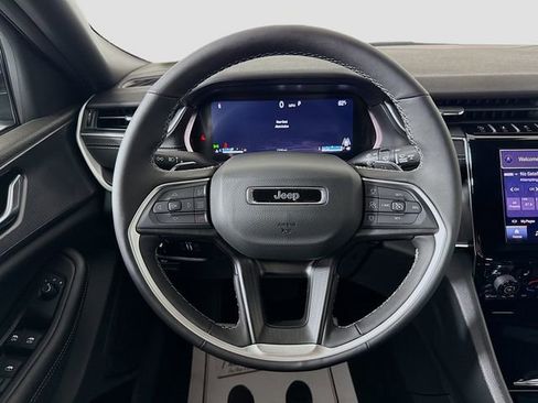 New 2025 Jeep Grand Cherokee Altitude AWD/4WD image 11