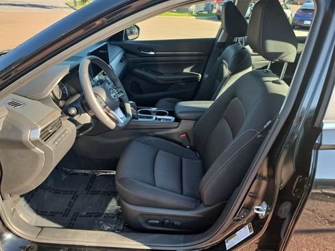 Used 2024 Nissan Altima 2.5 SV w/ SV Premium Package AWD/4WD image 9