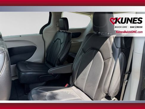 Used 2024 Chrysler Pacifica Touring-L FWD image 35