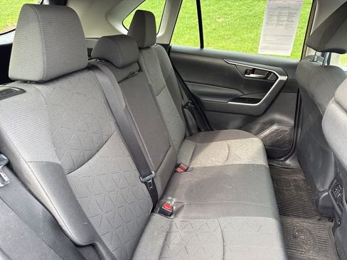 Used 2021 Toyota RAV4 XLE w/ Convenience Package image 14