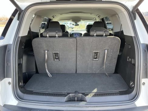 Used 2023 GMC Acadia SLE w/ Driver Convenience Package FWD image 20