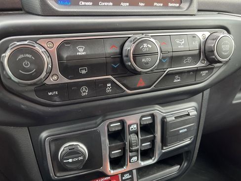 Used 2023 Jeep Gladiator Mojave image 40