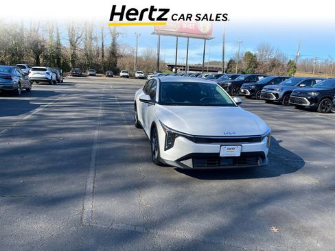 Used 2025 Kia K4 LXS image 1