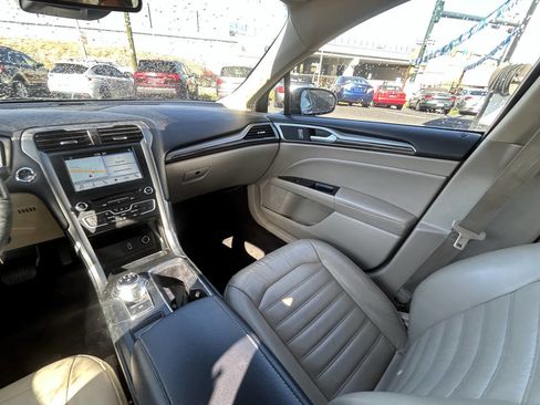 Used 2017 Ford Fusion SE w/ Fusion SE Technology Package image 29