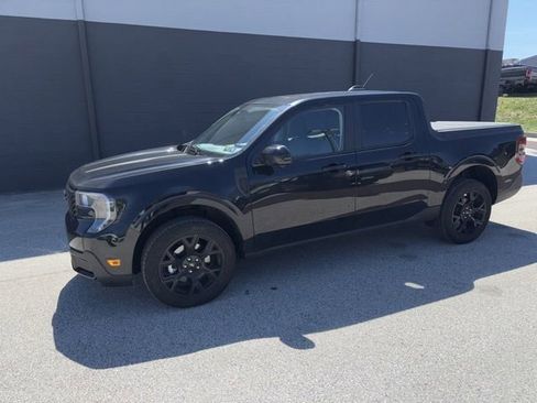 Certified 2025 Ford Maverick Lariat w/ Black Appearance Package image 3