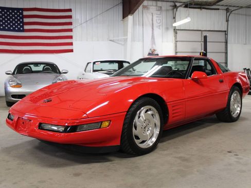 Used 1993 Chevrolet Corvette Coupe RWD image 1