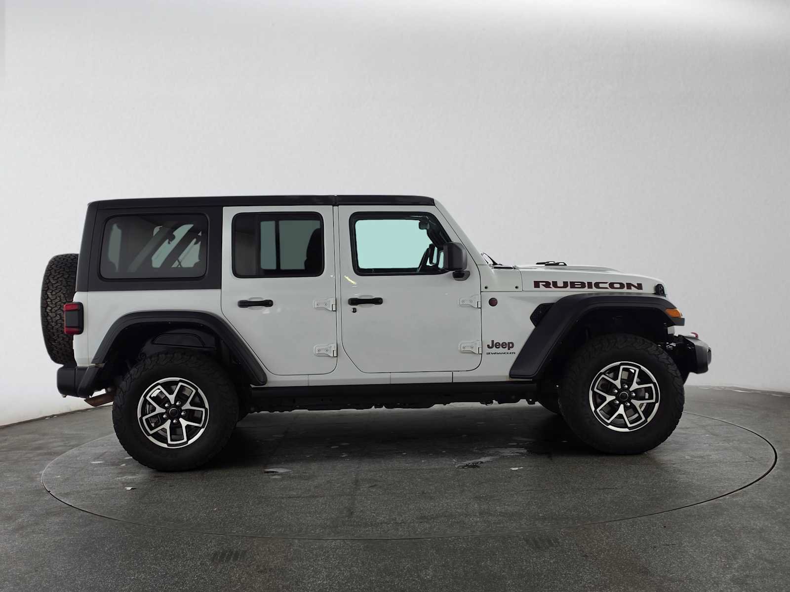 Used 2024 Jeep Wrangler Unlimited Rubicon AWD/4WD image 2