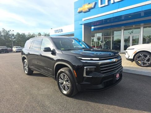 Used 2026 Chevrolet Traverse LT AWD/4WD image 1