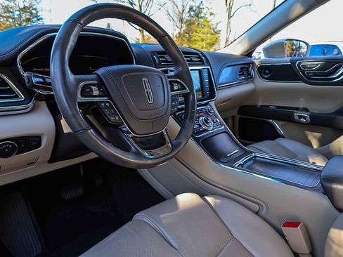 Used 2018 Lincoln Continental Reserve image 7