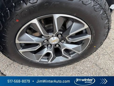 Used 2023 Chevrolet Silverado 1500 LT AWD/4WD image 3