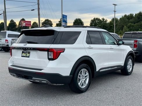New 2025 Ford Explorer Active w/ Active Comfort Package image 3