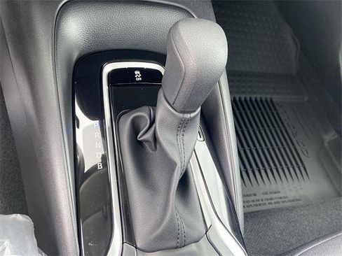 Used 2025 Toyota Corolla LE image 20