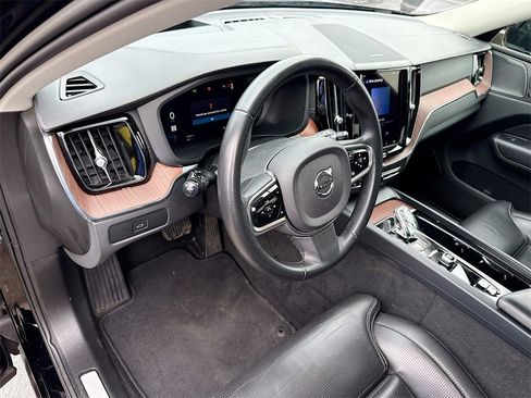 Used 2023 Volvo XC60 B5 Ultimate image 10