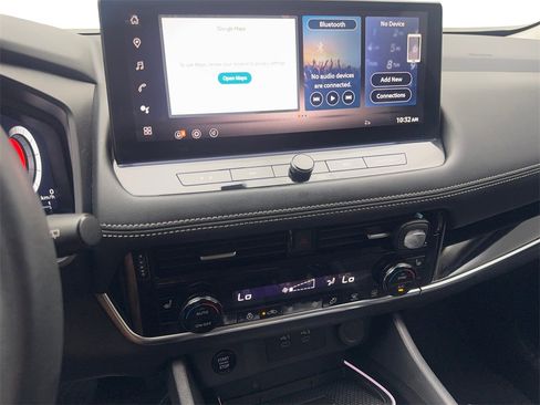 Used 2024 Nissan Rogue SL image 61