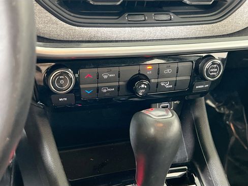 Used 2022 Jeep Compass Latitude image 15