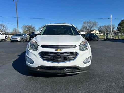 Used 2017 Chevrolet Equinox LT image 2