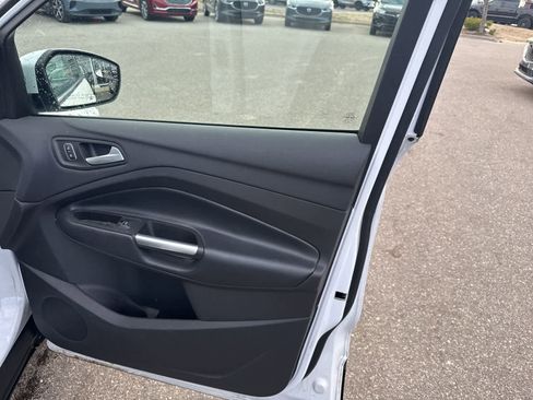 Used 2019 Ford Escape SE image 27