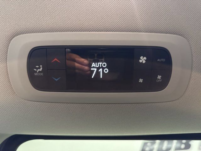 Used 2023 Chrysler Pacifica Touring-L FWD image 22