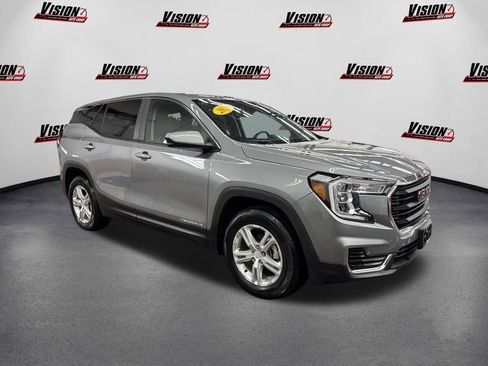 Used 2023 GMC Terrain SLE image 3