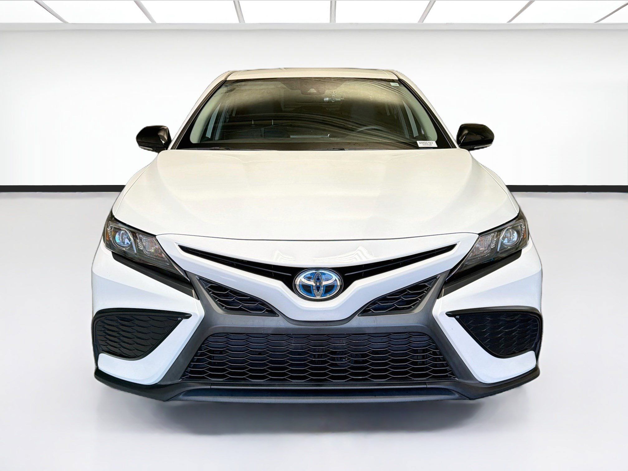 Used 2024 Toyota Camry SE w/ Cold Weather Package FWD image 2