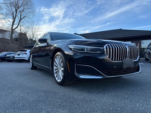 Used 2020 BMW 740i xDrive w/ Cold Weather Package image 9