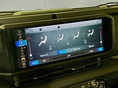 New 2025 Jeep Wrangler Unlimited Rubicon w/ Technology Group image 19