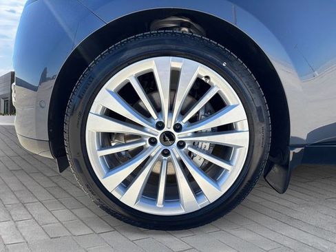 New 2026 Land Rover Range Rover Long Wheelbase SE image 9