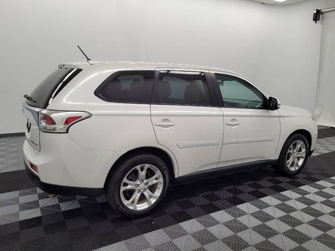 Used 2014 Mitsubishi Outlander SE FWD image 10