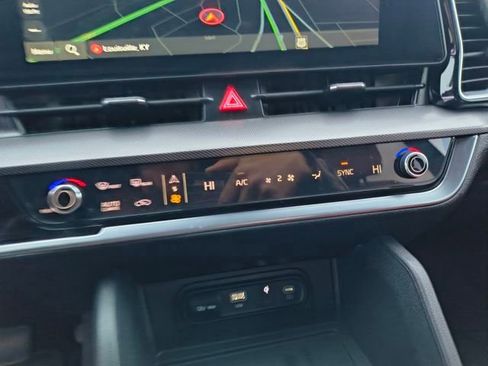 Used 2025 Kia Sportage SX image 20