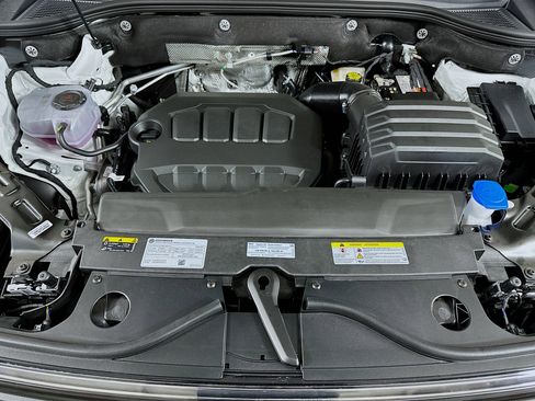 New 2026 Volkswagen Atlas Cross Sport SE image 28