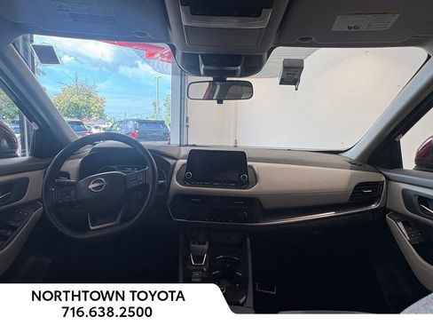 Used 2025 Nissan Rogue SV AWD/4WD image 11