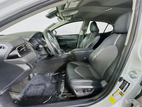 Used 2024 Toyota Camry SE image 12