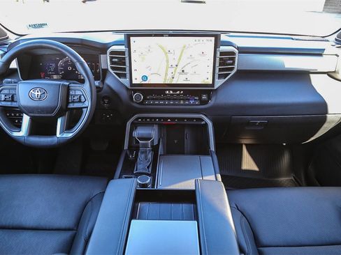 Used 2025 Toyota Sequoia Platinum image 11