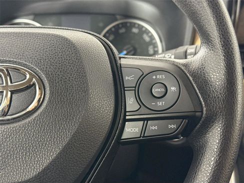 Certified 2022 Toyota RAV4 XLE image 17