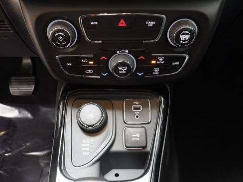 Used 2019 Jeep Compass Limited image 11