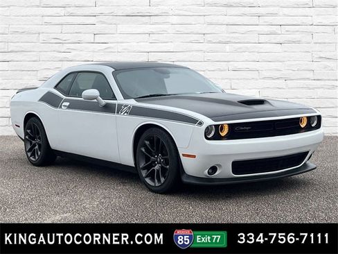 Used 2022 Dodge Challenger R/T w/ T/A Package image 3