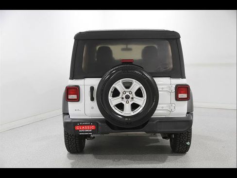 Used 2018 Jeep Wrangler Unlimited Sport S AWD/4WD image 19