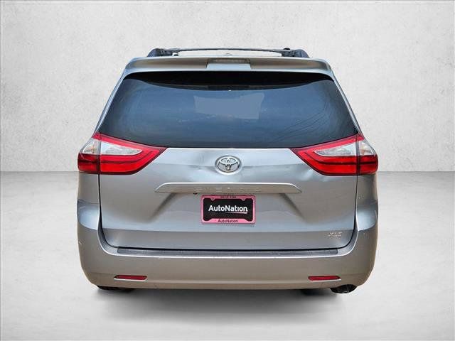 Used 2015 Toyota Sienna XLE FWD image 7
