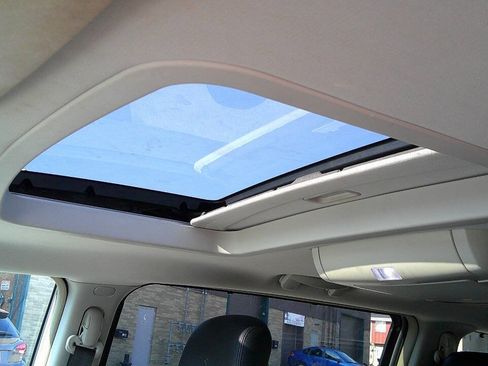 Used 2015 Chrysler Town & Country Touring-L w/ Driver Convenience Group FWD image 21