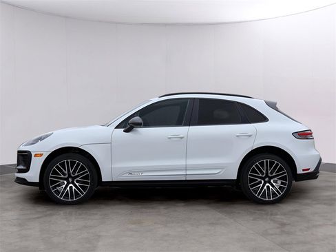 New 2026 Porsche Macan image 2