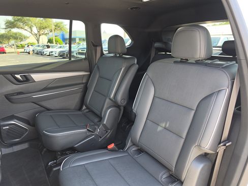 Used 2025 Buick Enclave Preferred FWD image 23